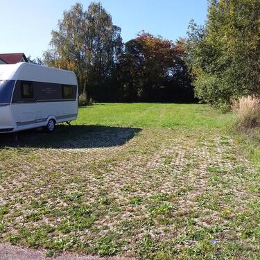 Foto - Stellplatz für Wohnwagen, Anhänger, Wohnmobil oder Ähnliches