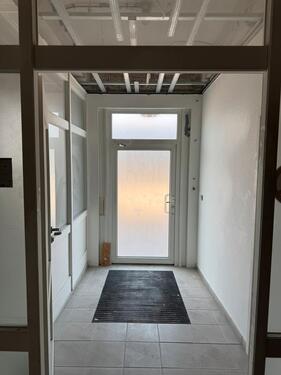 Foto - Moderne Praxis- oder Büroflächen im Erdgeschoss.