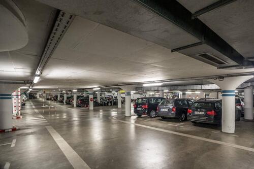 Foto - Sicherer und zentraler Parkplatz in Wedel