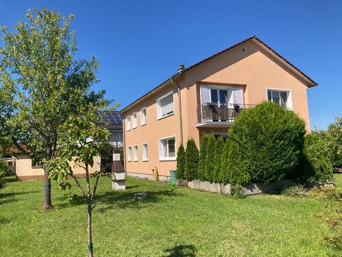 Foto - Ein großes Zweifamilienhaus in Altburg Calw