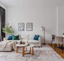 Möblierte 2-Zimmer-Altbauwohnung mit Balkon in Berlin-Charlottenb