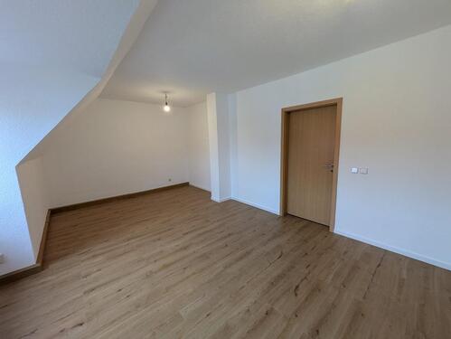 Foto - 3 Raum DG Wohnung - 380,00&nbsp;EUR Kaltmiete, ca.&nbsp; 59,70&nbsp;m&sup2;