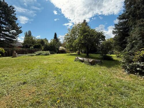 Foto - Großes Grundstück mit großem Bauplatz in ruhigem Wohngebiet