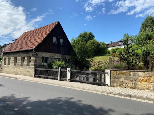 Foto - Grundstück mit Garten und Gewerbegebäute
