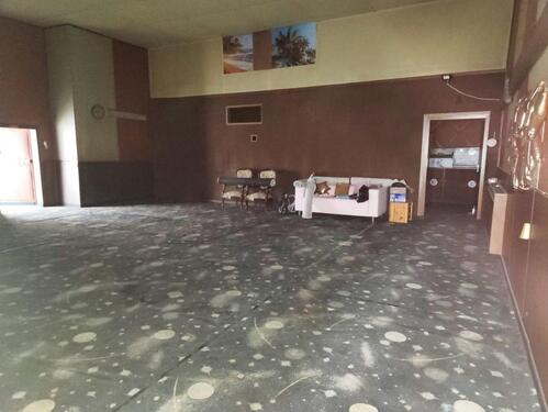 Foto - EHEMALIGER KINO-SAAL ALS LAGERFLÄCHE MIT BÜRO ZU VERMIETEN