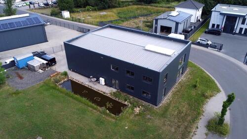 Foto - *** MODERNES GEWERBEOBJEKT MIT HALLE UND BÜROS ZU VERMIETEN! ***