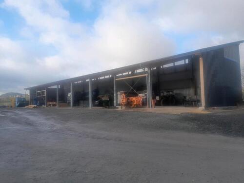 Foto - Stellplatz Wohnmobil Oldtimer Lagerware in Kalthalle