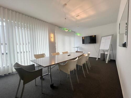 Foto - Attraktive Büro- oder Praxisfläche mit zwei Stellplätzen zu vermieten