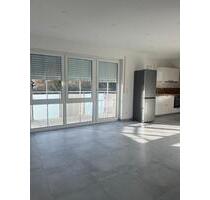 Moderne 2-Zimmer-Wohnung mit neuer Einbauküche und Balkon - Rentweinsdorf