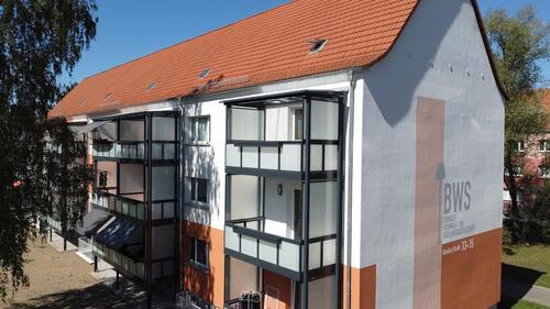 Foto - Helle 2-Zimmer-Wohnung mit offenem Wohn-Essbereich & sonnigem Balkon