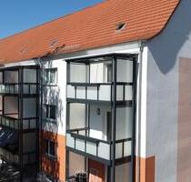 Helle 2-Zimmer-Wohnung mit offenem Wohn-Essbereich & sonnigem Balkon - Borna