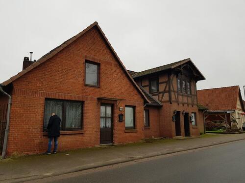 Foto - Mandelsloh-Mietkauf: 2 Familien Haus mit Einlieger