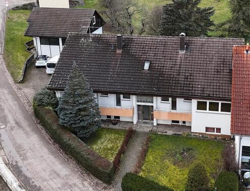 Foto - Zweifamilienhaus m. gr. Garage u. gr. Grundstück, provisionsfrei