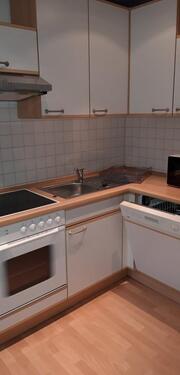 Foto - kleine Singelwohnung mit Einbauküche im Dachgeschoss