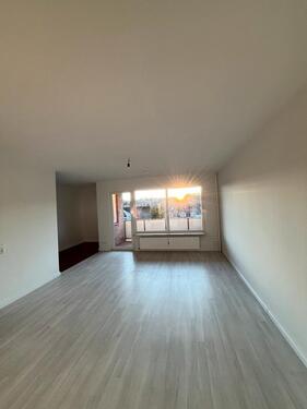 Foto - Großzügig geschnitten - Balkon - Einbauküche!