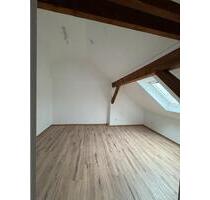 ✨ Schöne 3-Zimmer-Dachgeschosswohnung zu vermieten – ca. 85 m² ✨ - Weiden in der Oberpfalz