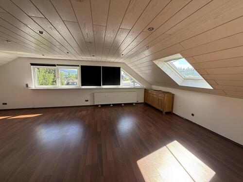 Foto - Sofort bezugsfertige 3-Zimmer-Dachgeschosswohnung mit 85 m² und schönem Ausblick