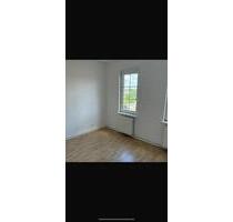 Frisch renovierte 4-Schlafzimmerwohnung mit großem Wohn-Essbereich! - Schkeuditz