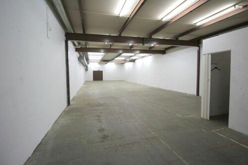 Foto - Lagerhalle mit Bürofläche Servicefläche Produktionsfläche