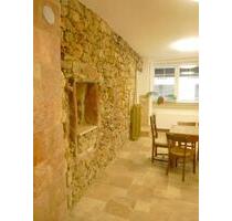 Charaktervolle EG-Wohnung mit Naturstein, Stuck und großzügiger Fensterfront - Oppenheim