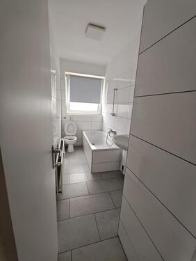 Foto - Sanierte 3,5-Zimmer-Wohnung in fußläufiger Uni-Nähe (150 m) – Balkon & Tageslichtbad