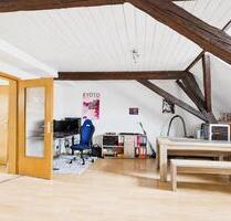Dachgeschoss-Wohnung, zentrale Lage, helle Räume - Neckarbischofsheim
