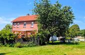 Foto - Einfamilienhaus, Hof mit Scheune und Stallungen
