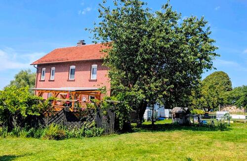 Foto - Einfamilienhaus, Hof mit Scheune und Stallungen