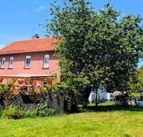 Einfamilienhaus, Hof mit Scheune und Stallungen - Trendelburg