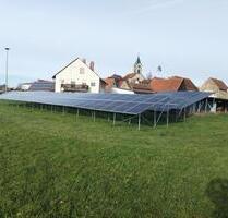 Mehrfamilienhaus mit Altbestand, PV-Anlagen und großem Grundstück - Scheinfeld
