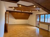 Foto - 4-Zimmer-Dachgeschosswohnung - 1.200,00&nbsp;EUR Kaltmiete, ca.&nbsp; 160,00&nbsp;m&sup2;