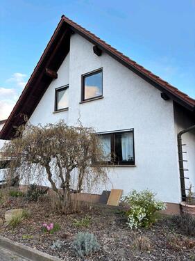 Foto - Einfamilienhaus mit Garten, Garage und Keller