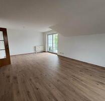 Frisch sanierte 3-Zimmer-Dachgeschosswohnung mit Balkon in Türkhe - Türkheim