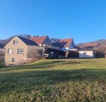 Sehr gepflegtes Einfamilienhaus mit Scheune, Werkstätten, Garten - Oberaurach