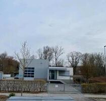 Haus mit Betriebsleiterwohnung und Halle - Hebertshausen