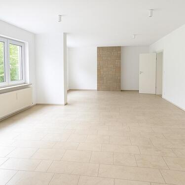 Foto - mGroßer, heller Raum in Kosmetiksalon MannheimKäfertal