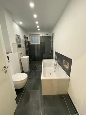 Foto - Moderne, voll möblierte 2-Zimmer-Wohnung mit Balkon in Düsseldorf