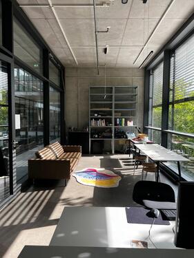 Foto - Biete Büroplatz in 35 qm steelglass büro mit Designerin in xberg