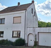Ein- Zweifamilienhaus mit Schwimmhalle und Garage - Limburg an der Lahn Lindenholzhausen