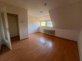Foto - 2-Zi.-Wohnung im Dachgeschoss frei!