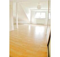 Helle Dachgeschoss-Wohnung - 800,00 EUR Kaltmiete, in Bruchköbel (PLZ: 63486)