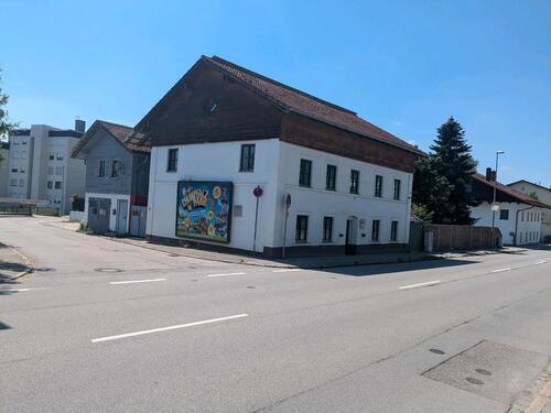Foto - Haus mit Lokal und 3 Wohneinheiten
