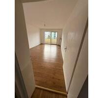 Gepflegte 3-Zimmer-Wohnung mit Balkon und Stellplatz in Rüsselshe - Rüsselsheim am Main