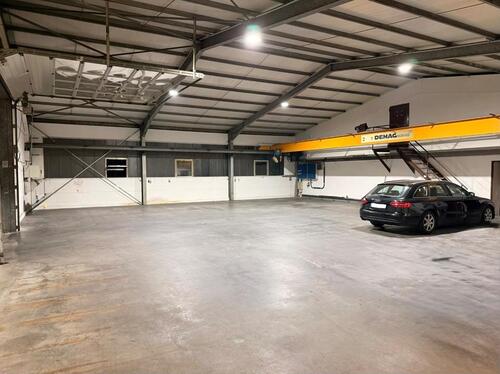 Foto - Großzügige Lagerhalle mit Rolltor, WC & Videoüberwachung – 260 m²