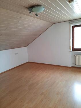 Foto - 3,5 Zimmer Dachgeschosswohnung - 990,00 EUR Kaltmiete,