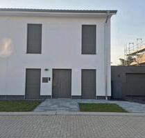 DOPPELHAUSHÄLFTE MIT GARAGE ZU VERMIETEN in Sickte