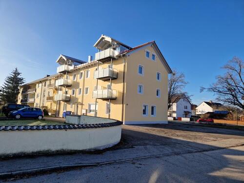 Foto - Neu renovierte 3-Zimmer Wohnung mit Garage
