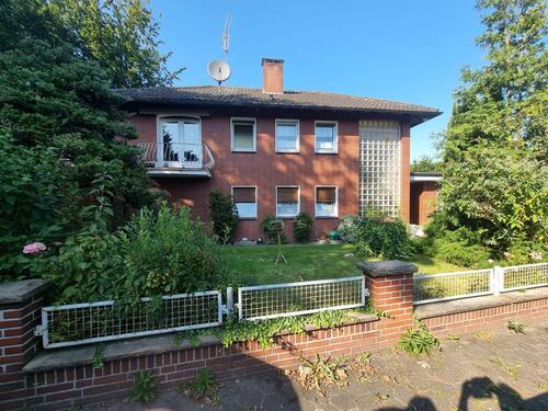 Foto - Wohnhaus mit aktuell zwei Wohnungen, einem Gästezimmer und Keller