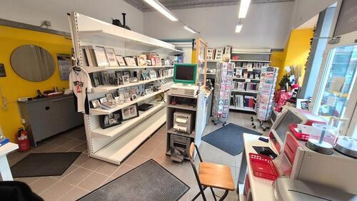 Foto - Attraktives Ladenlokal mit Büro und Lager in bester Geschäftslage von Mönchengladbach-Wickrath