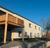 2 Zimmer Wohnung mit 50m2 Dachterrasse - Ortrand